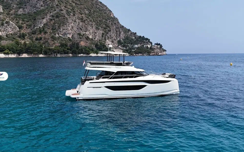 slider 1 Prestige Yachts M48