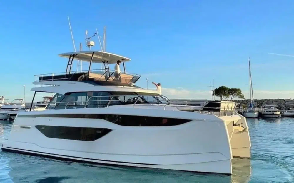slider 2 Prestige Yachts M48