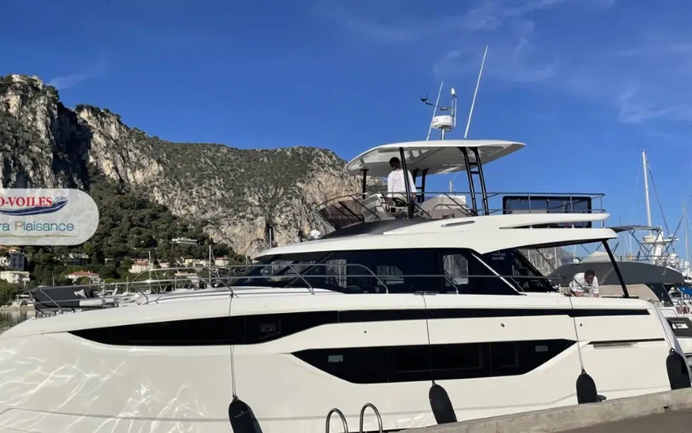 slider 3 Prestige Yachts M48