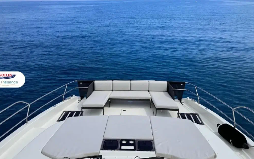 slider 7 Prestige Yachts M48