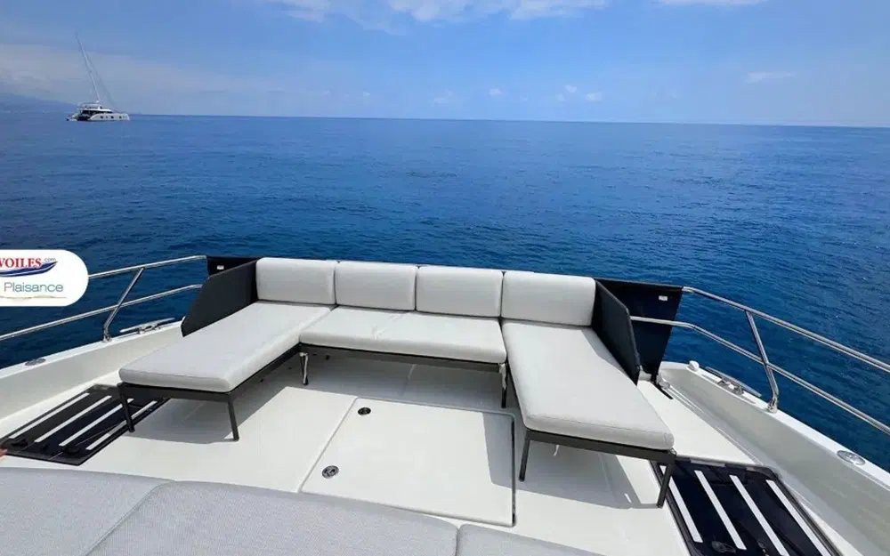 slider 8 Prestige Yachts M48