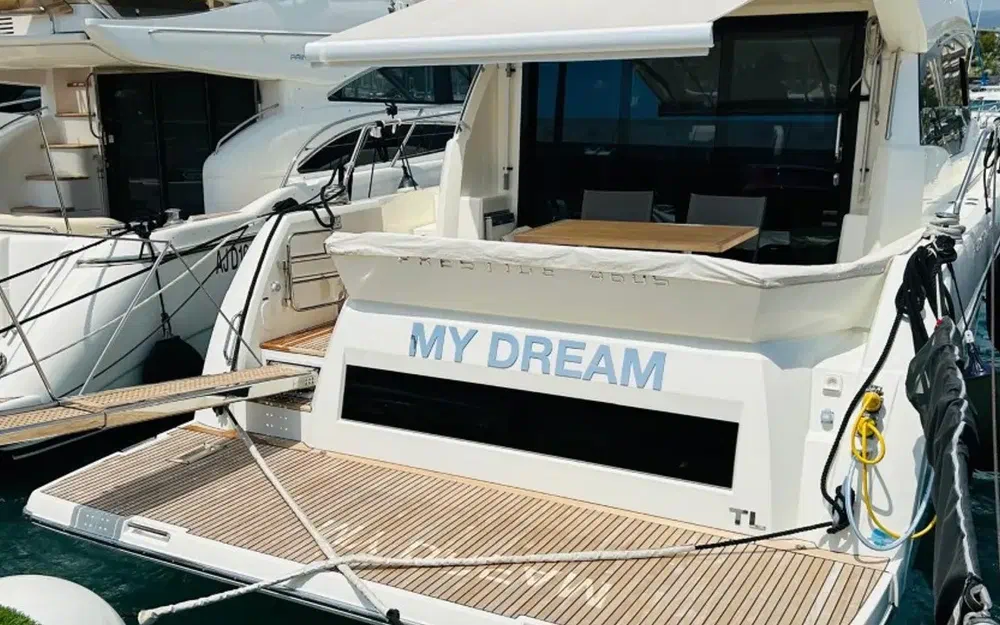 slider 0 Prestige Yachts 460 Fly