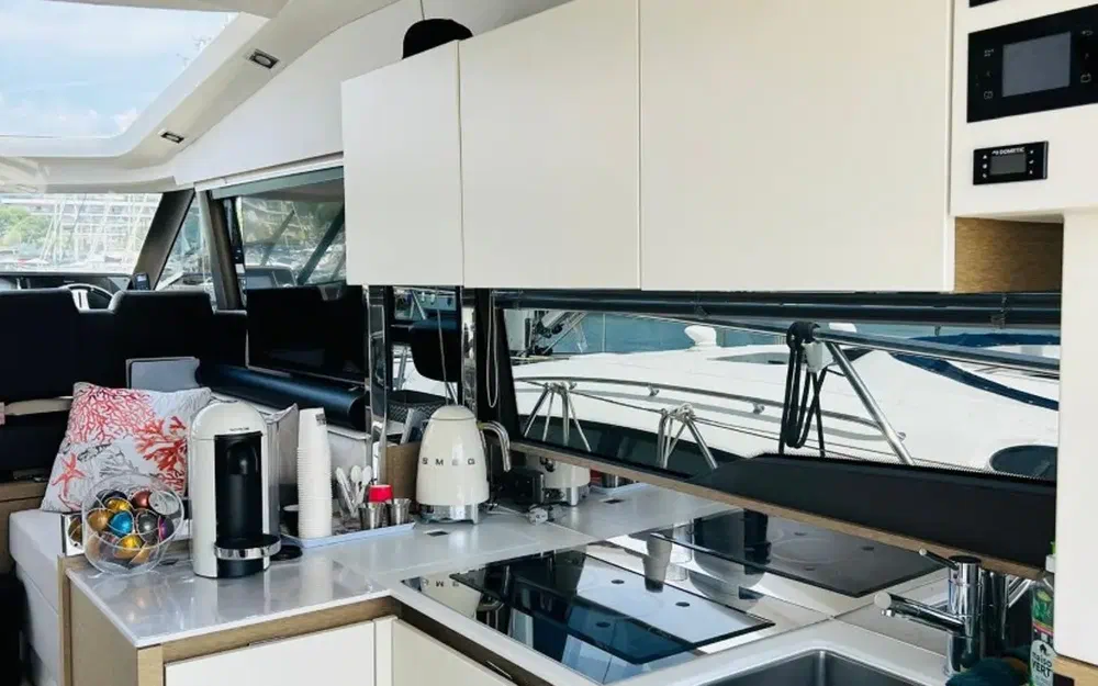 slider 11 Prestige Yachts 460 Fly