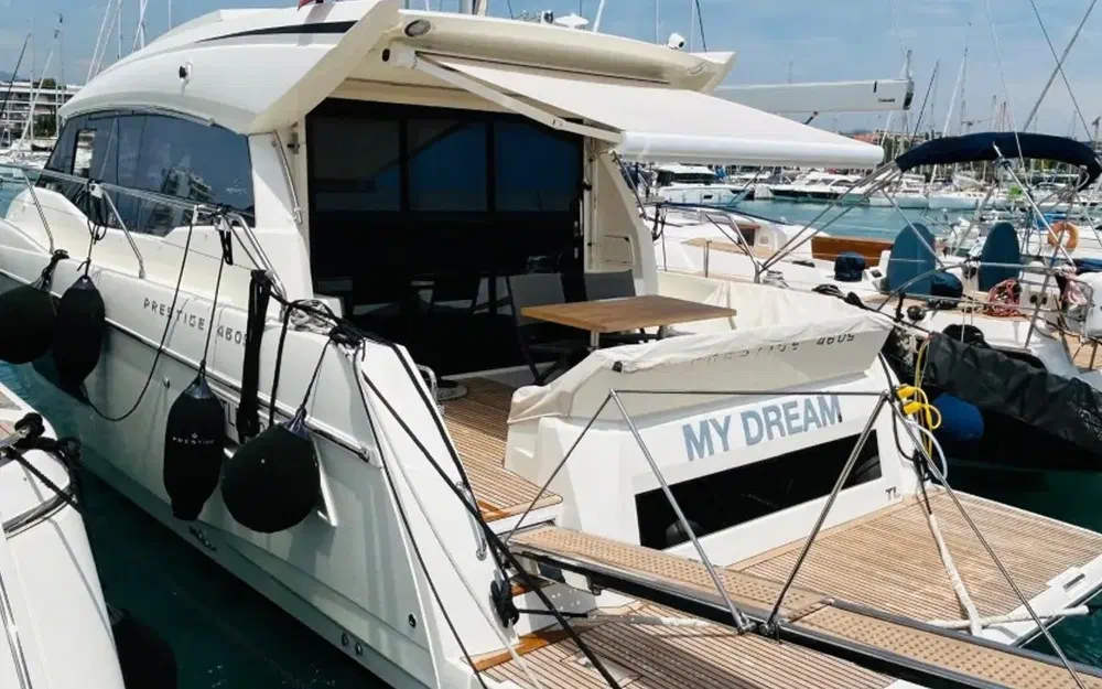 slider 1 Prestige Yachts 460 Fly