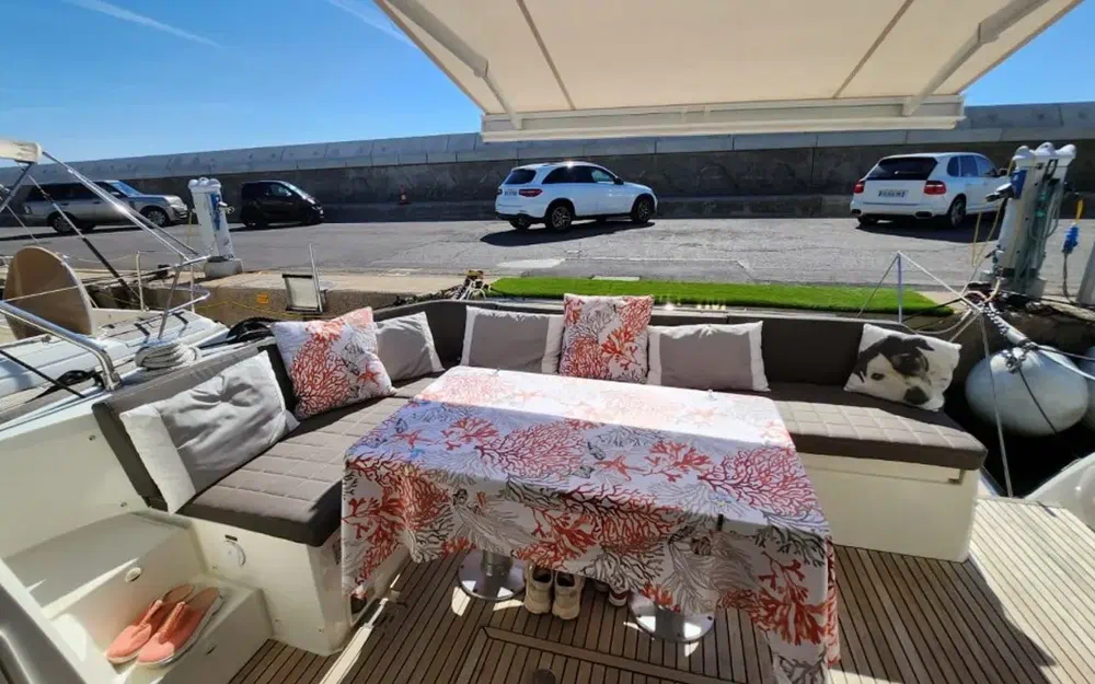 slider 4 Prestige Yachts 460 Fly