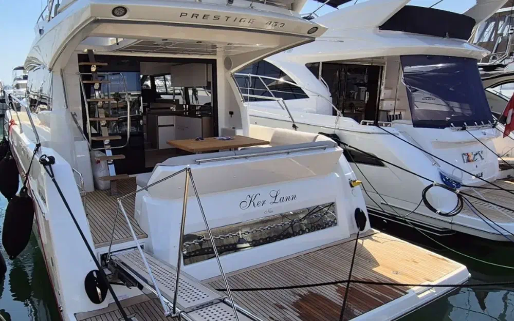 slider 0 Prestige Yachts 460 Fly