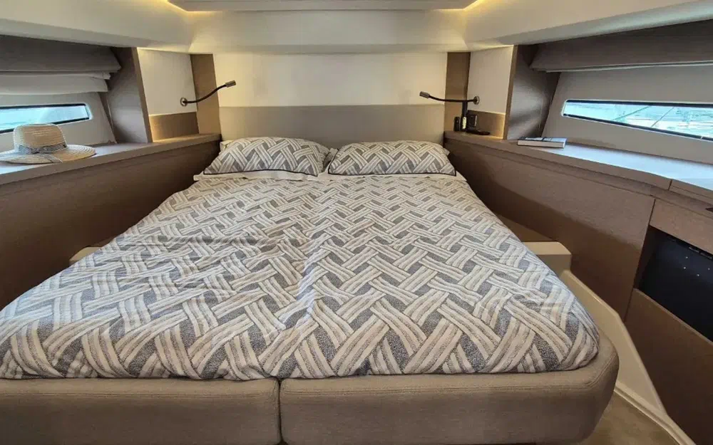 slider 10 Prestige Yachts 460 Fly