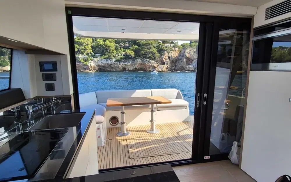 slider 6 Prestige Yachts 460 Fly