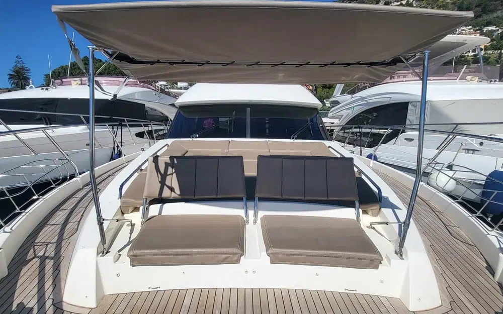 slider 10 Prestige Yachts 620 S
