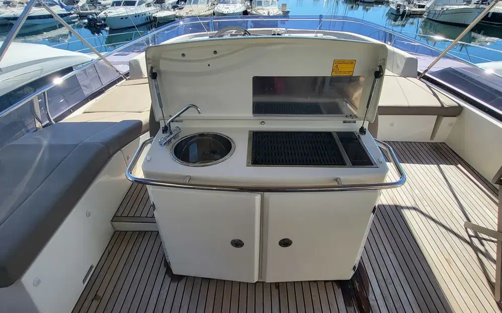 slider 5 Prestige Yachts 620 S