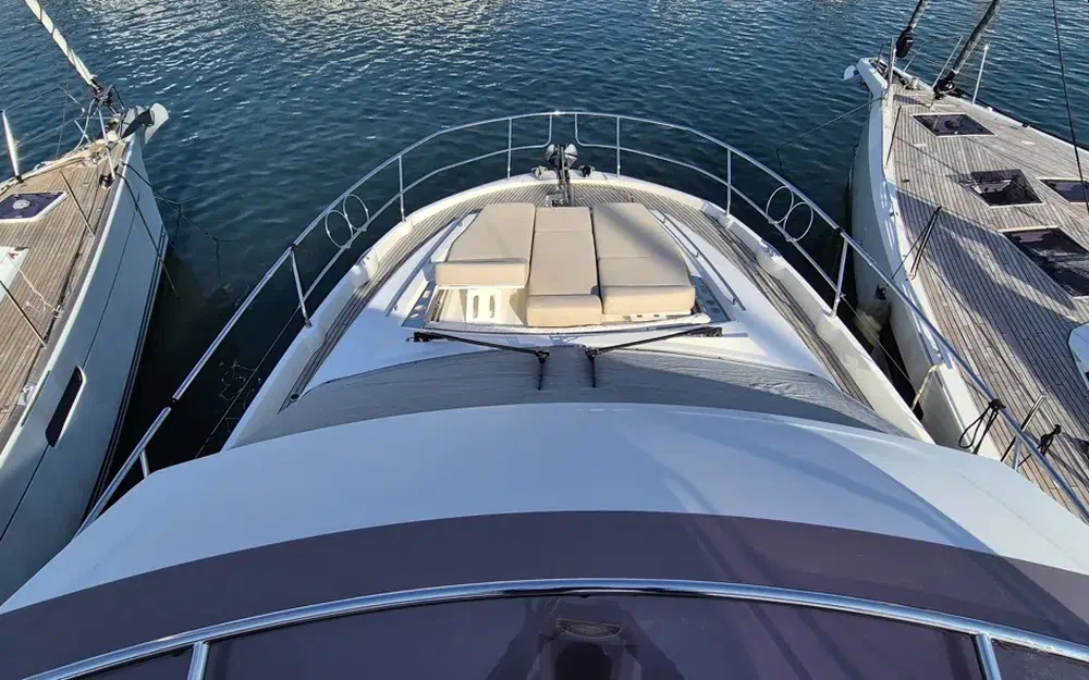 slider 9 Prestige Yachts 520 Fly
