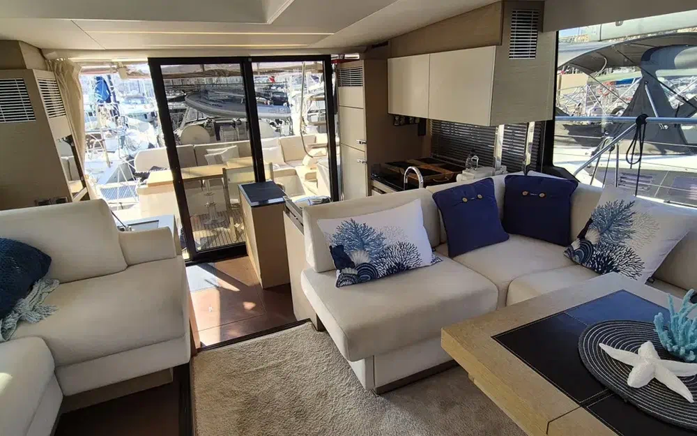 slider 11 Prestige Yachts 520 Fly