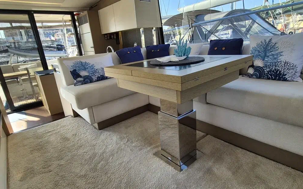 slider 12 Prestige Yachts 520 Fly