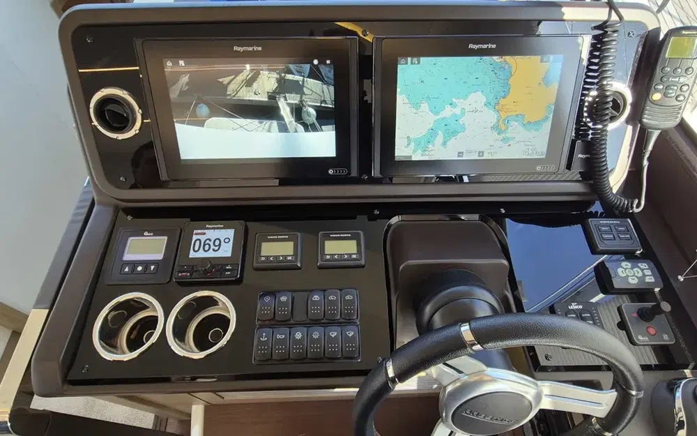 slider 14 Prestige Yachts 520 Fly