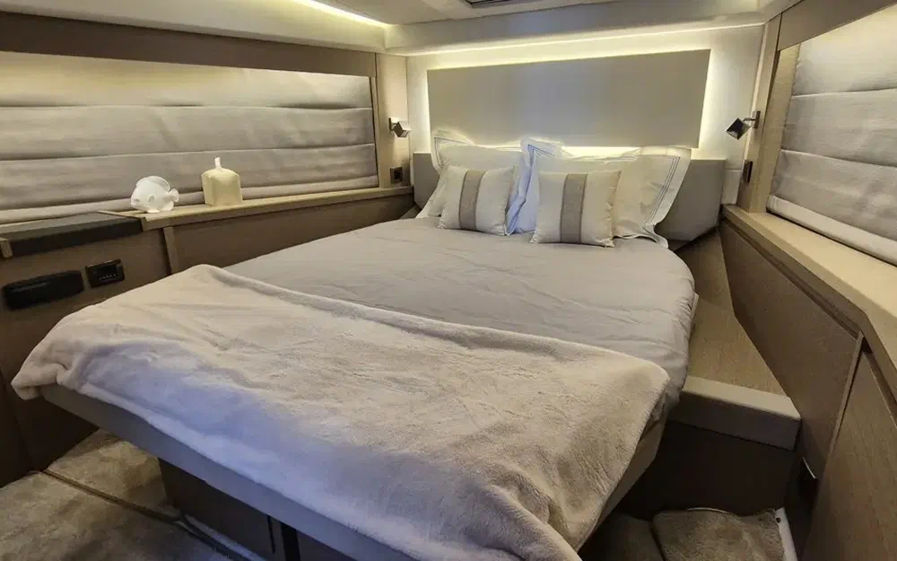 slider 15 Prestige Yachts 520 Fly