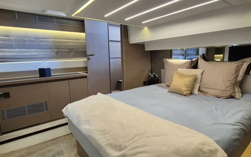 slider 18 Prestige Yachts 520 Fly