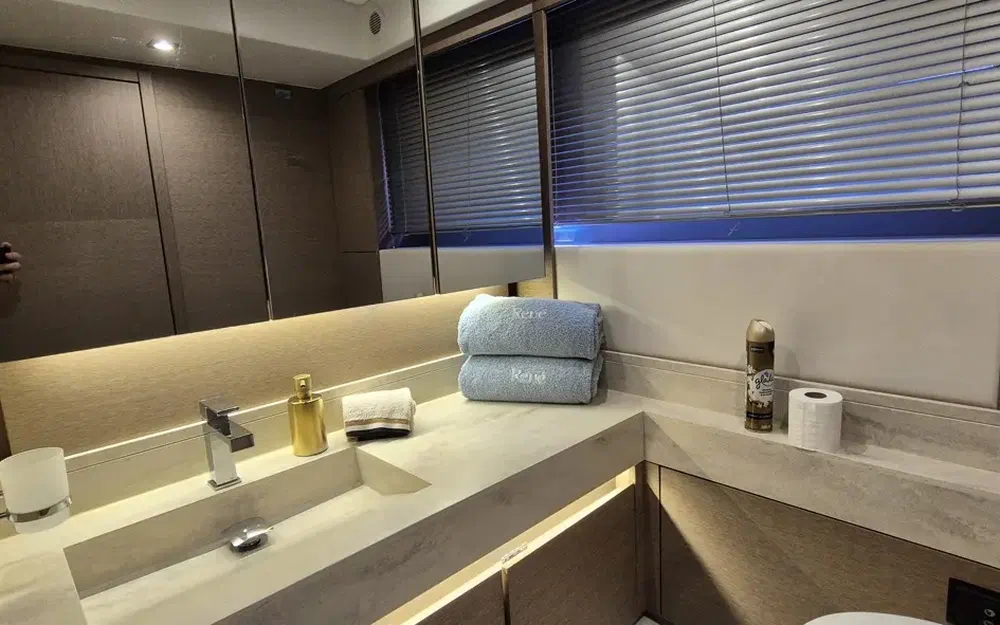 slider 19 Prestige Yachts 520 Fly