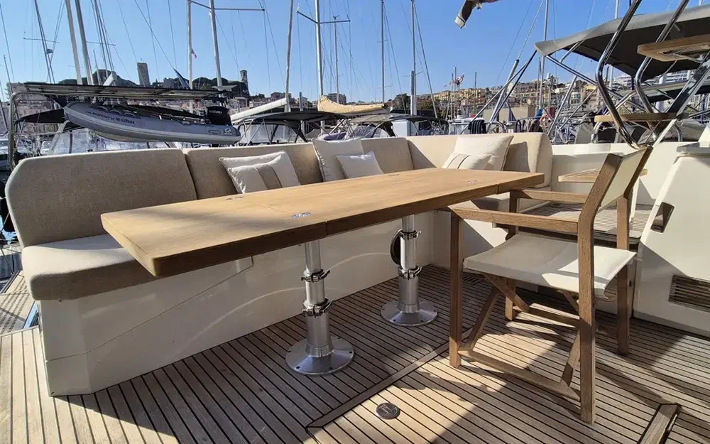 slider 2 Prestige Yachts 520 Fly