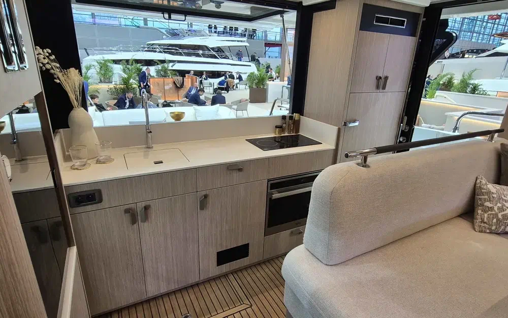 slider 3 Prestige Yachts F4.3