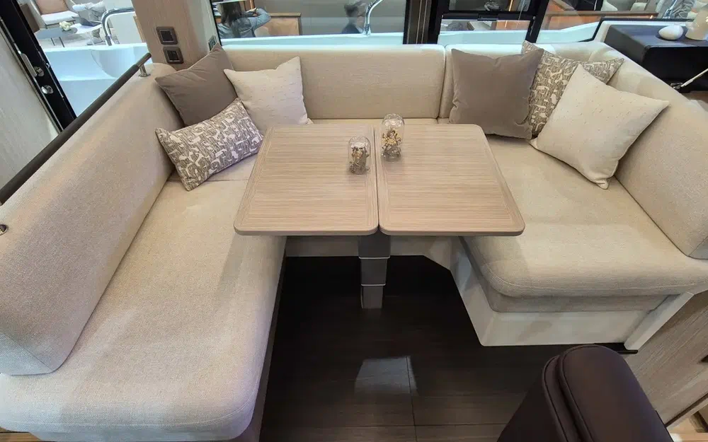 slider 4 Prestige Yachts F4.3