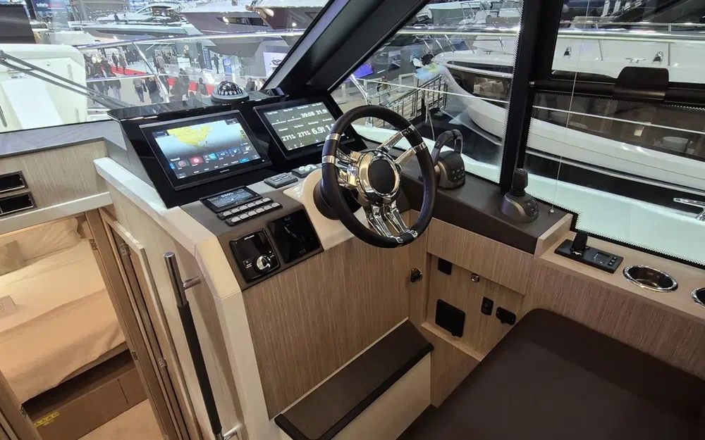 slider 5 Prestige Yachts F4.3