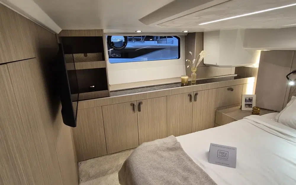 slider 7 Prestige Yachts F4.3
