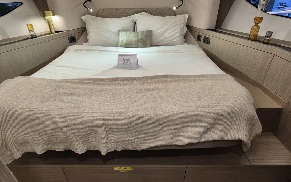 slider 8 Prestige Yachts F4.3