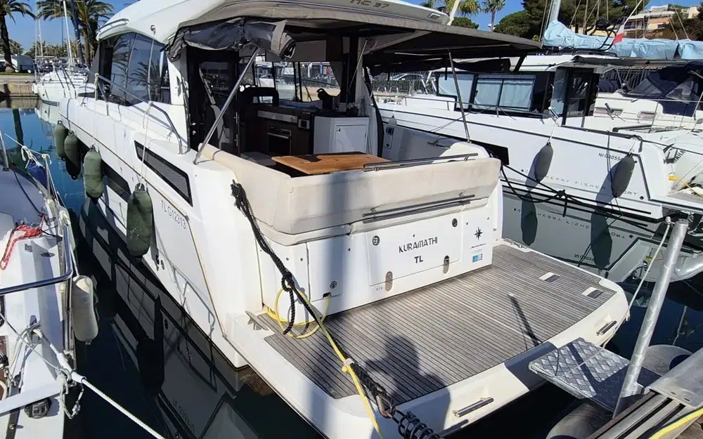 slider 1 Jeanneau NC 37