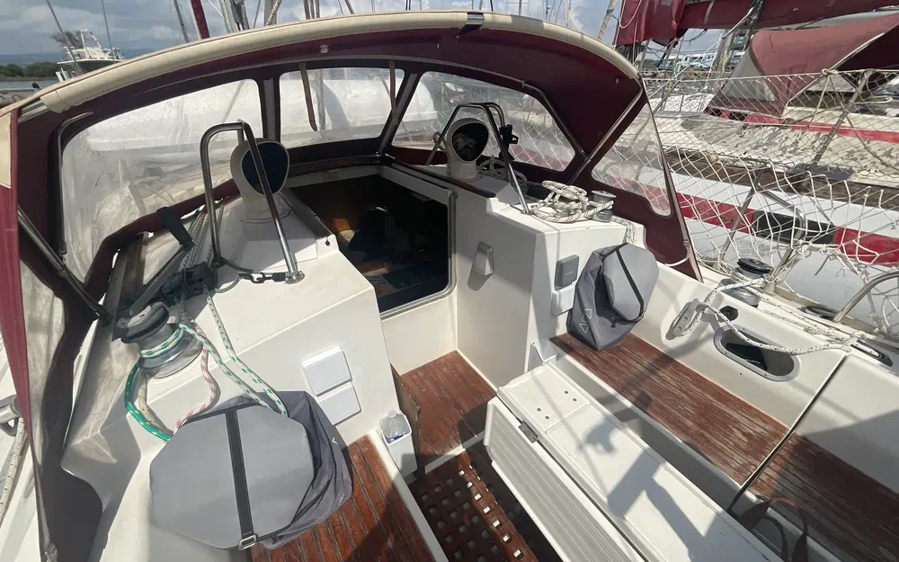 slider 4 Beneteau Oceanis 390