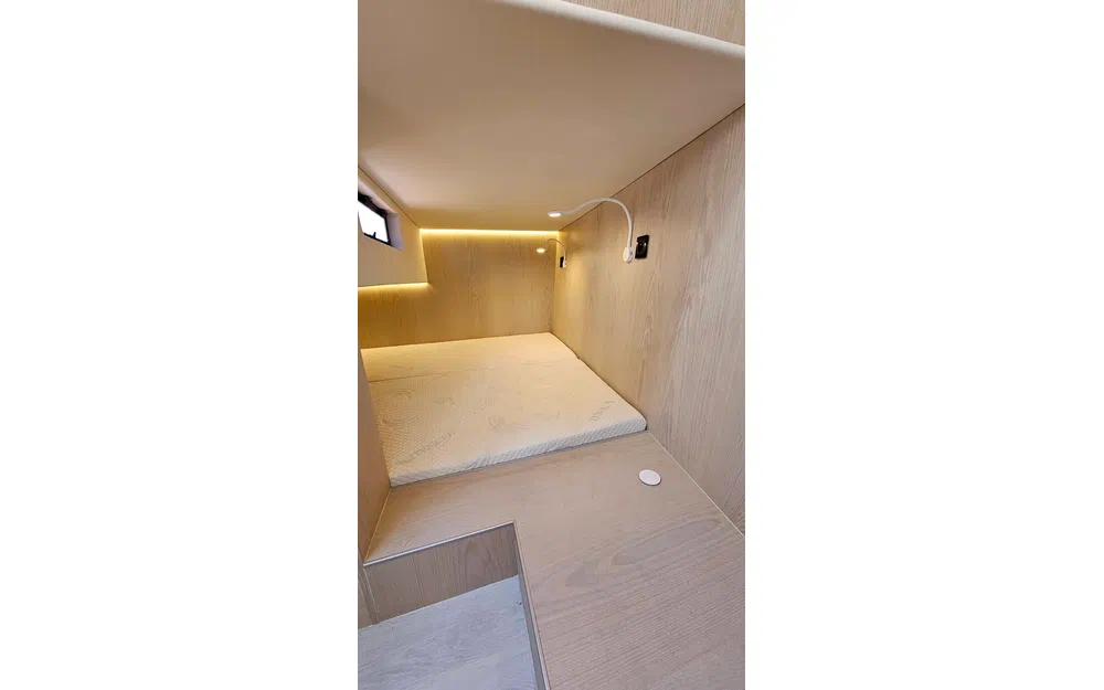 slider 20 Alium Yacht 42 T-Top