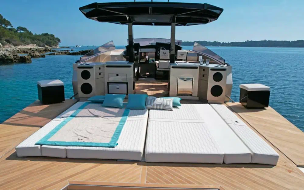 slider 6 Alium Yacht 42 T-Top