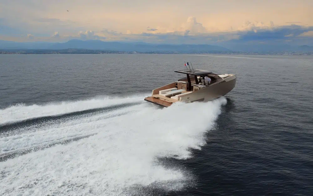 slider 1 Alium Yacht 42 T-Top