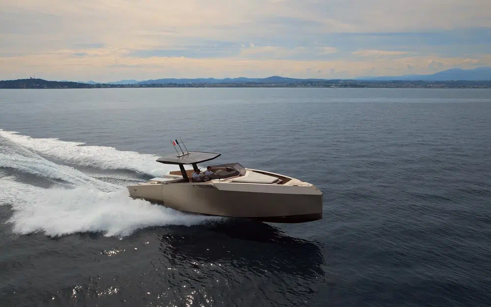slider 0 Alium Yacht 42 T-Top