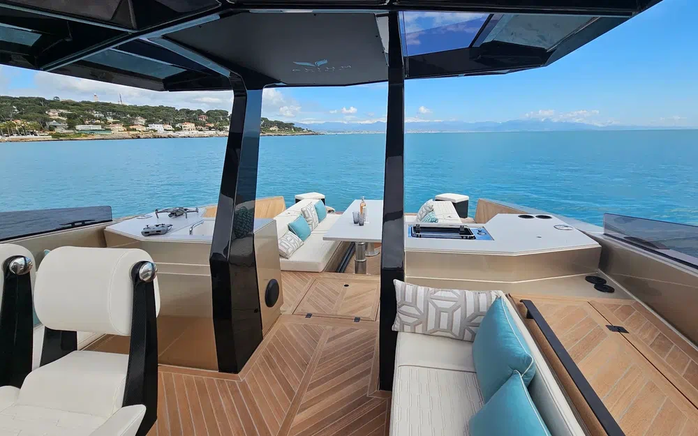 slider 13 Alium Yacht 42 T-Top