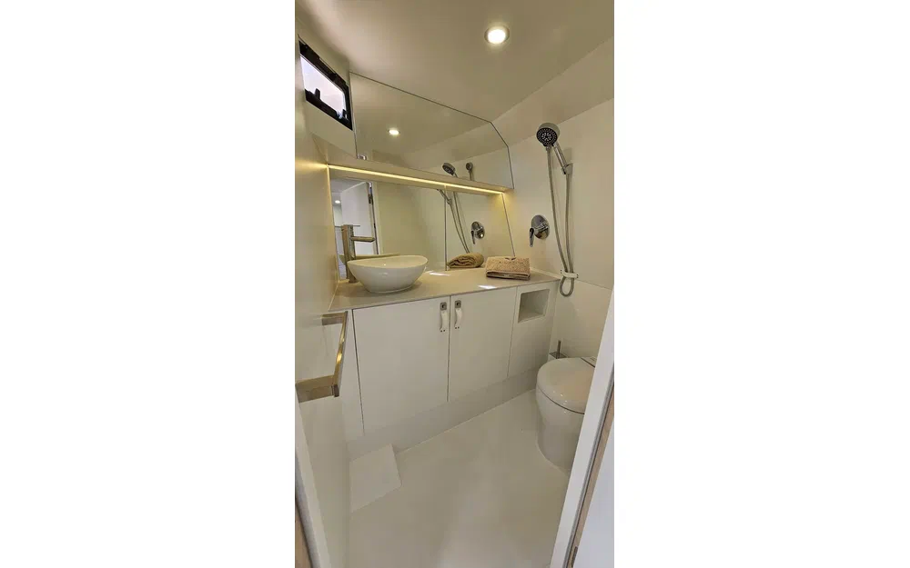 slider 19 Alium Yacht 42 T-Top