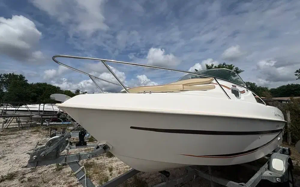 slider 1 B2 Marine CAP FERRET 552 CABINE CRUISER
