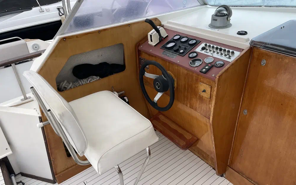 slider 9 Yachting France Arcoa 830