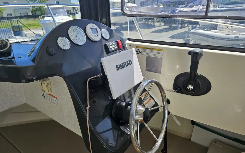slider 10 Quicksilver Activ 605 Pilothouse