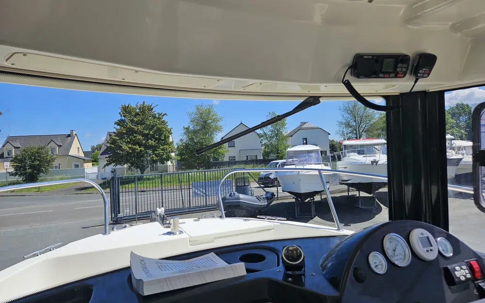 slider 12 Quicksilver Activ 605 Pilothouse