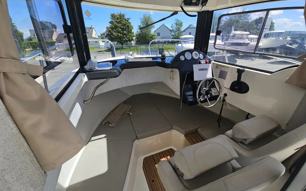 slider 14 Quicksilver Activ 605 Pilothouse