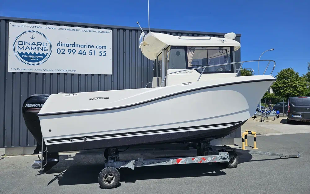 slider 0 Quicksilver Activ 605 Pilothouse