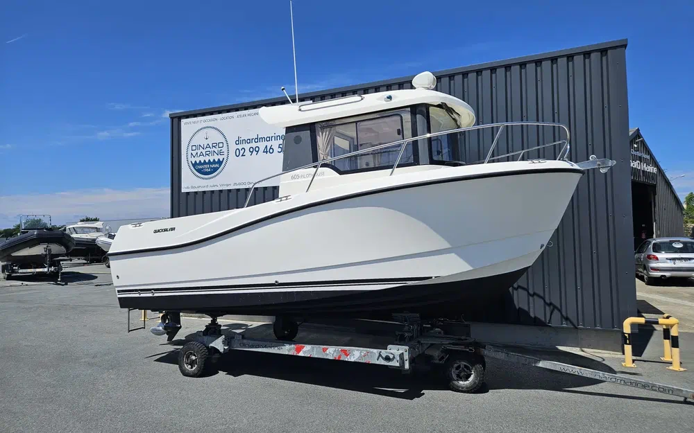 slider 16 Quicksilver Activ 605 Pilothouse