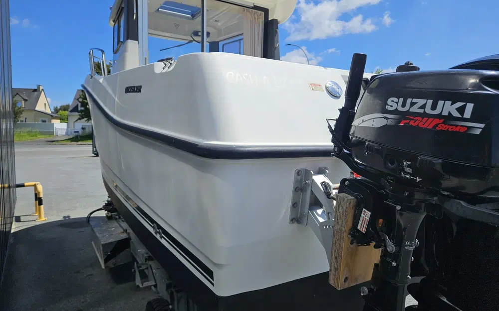 slider 17 Quicksilver Activ 605 Pilothouse