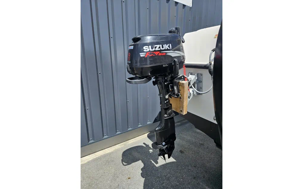 slider 18 Quicksilver Activ 605 Pilothouse