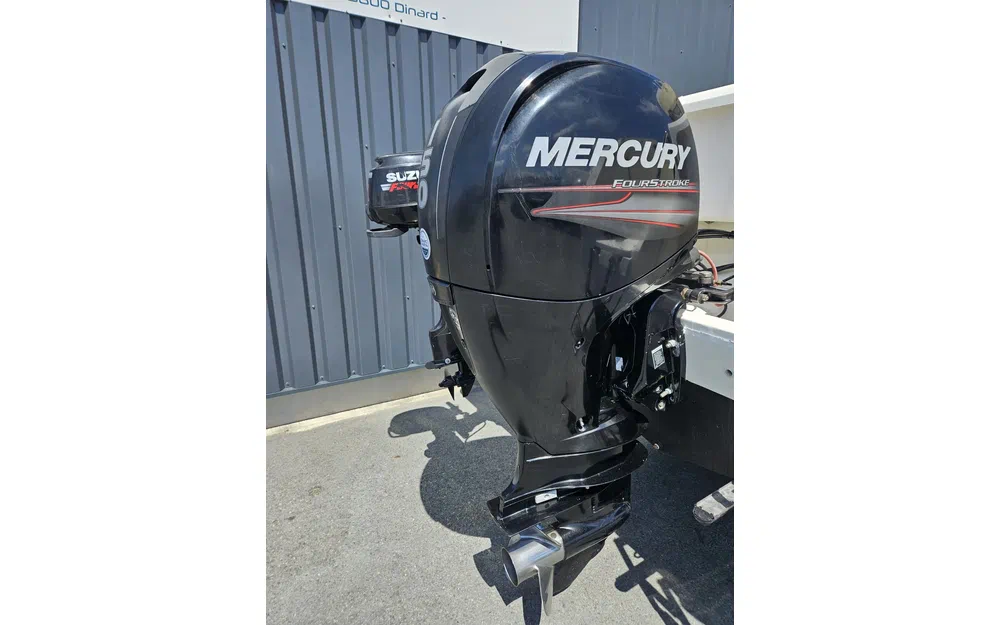 slider 1 Quicksilver Activ 605 Pilothouse