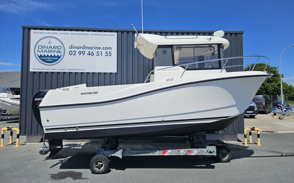 slider 4 Quicksilver Activ 605 Pilothouse
