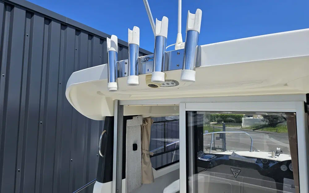 slider 8 Quicksilver Activ 605 Pilothouse