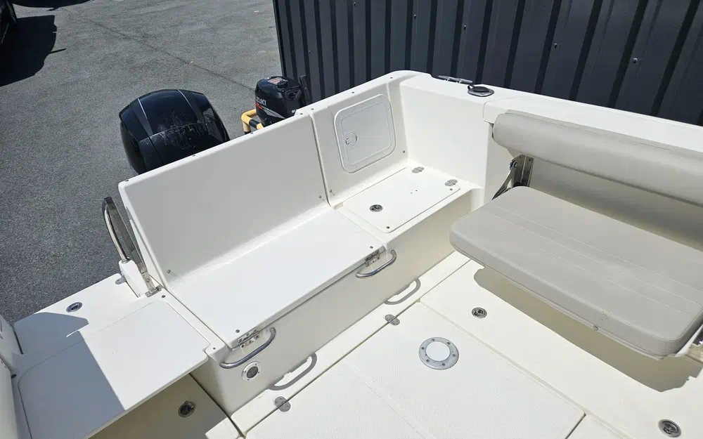 slider 9 Quicksilver Activ 605 Pilothouse