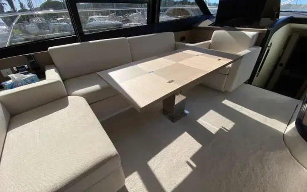 slider 12 Prestige Yachts 560 Fly
