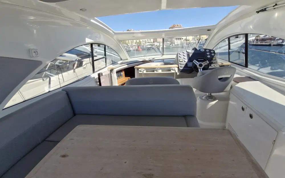 slider 9 Beneteau Flyer Gran Turismo 44